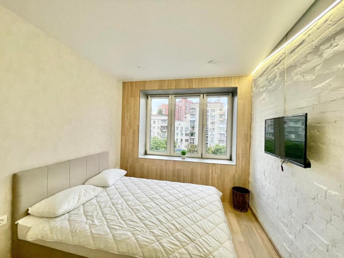 1 Room Apartment Near Peremohy Square Kyiv Exterior photo